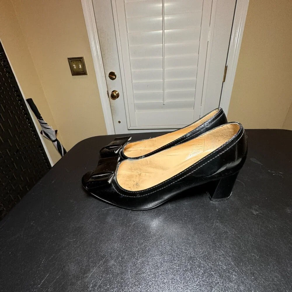 Kate Spade dijon bow black patent leather heeled shoes size 6.5